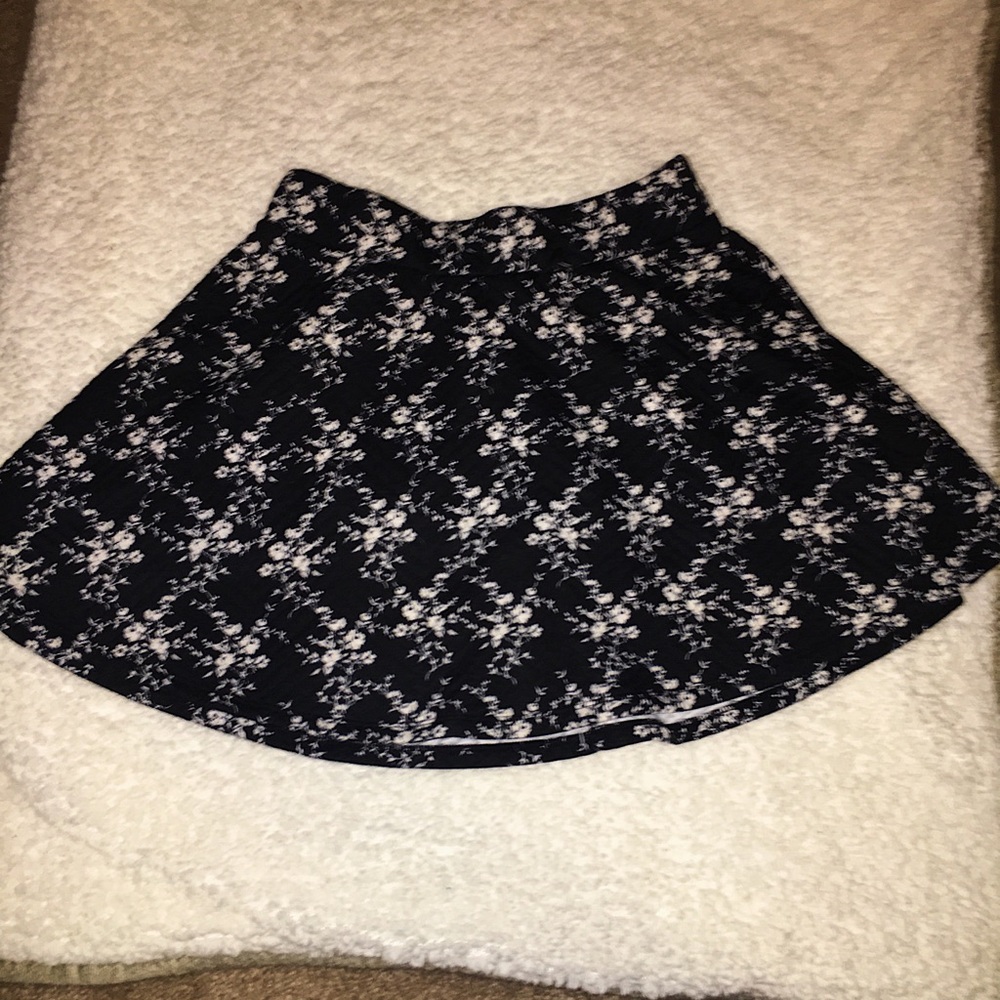 Lily Star Black Floral Print Women’s Skater Skirt - Picture 1 of 2